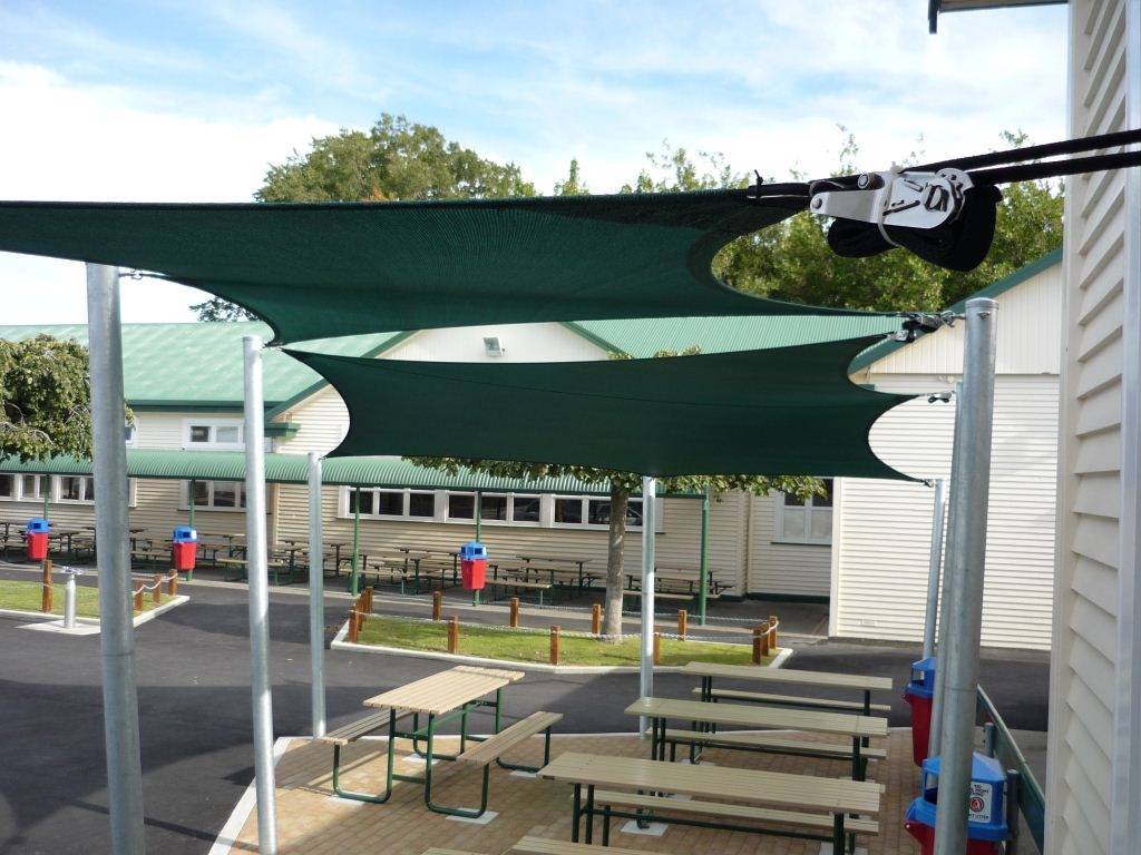 Toile d'ombrage pour lieux publics à Hyères dans la var 83