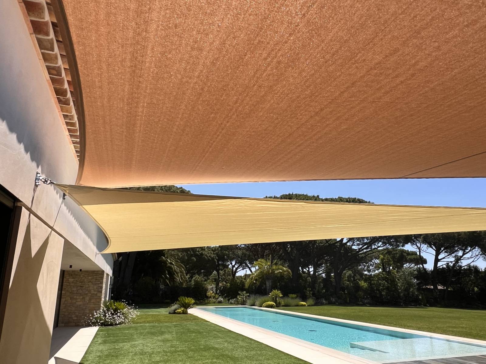 Voile d'ombrage sur mesure saint tropez dans le Var 
