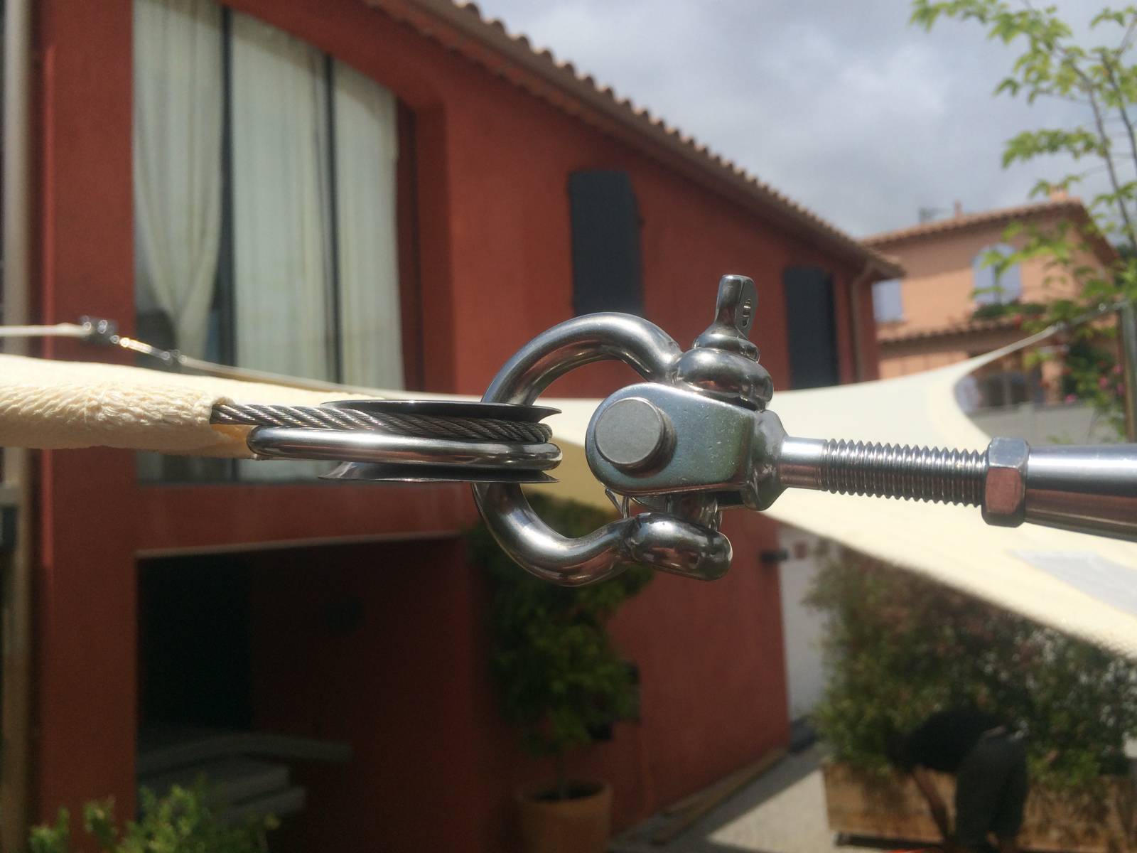 Fixation pour voile d'ombrage a Cannes 