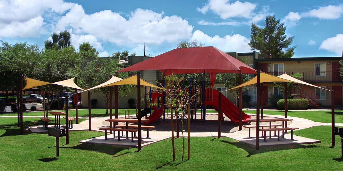 Voile d'ombrage pour espace de jeux enfants a Frejus