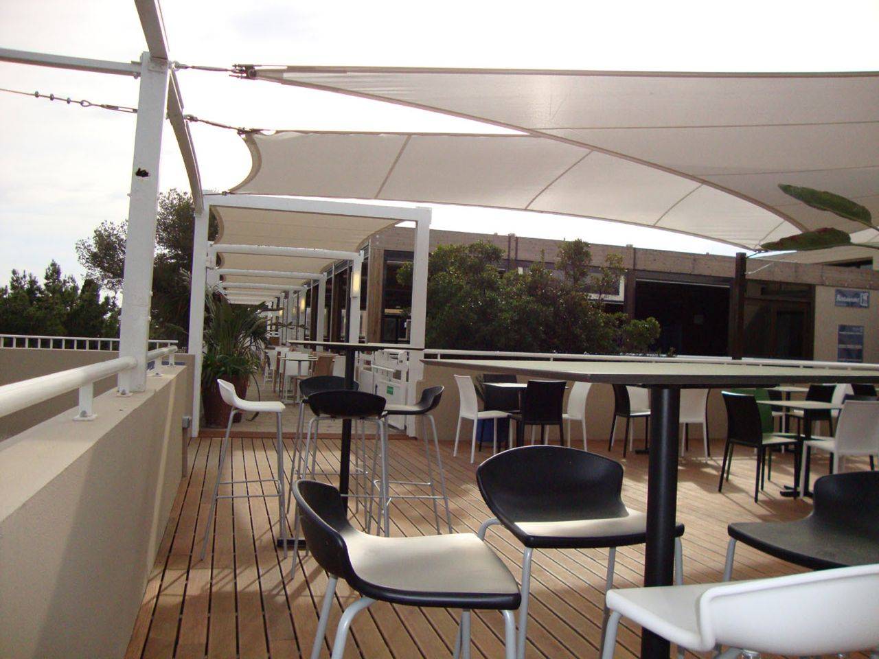voile d ombrage pour restaurant dans le Var 