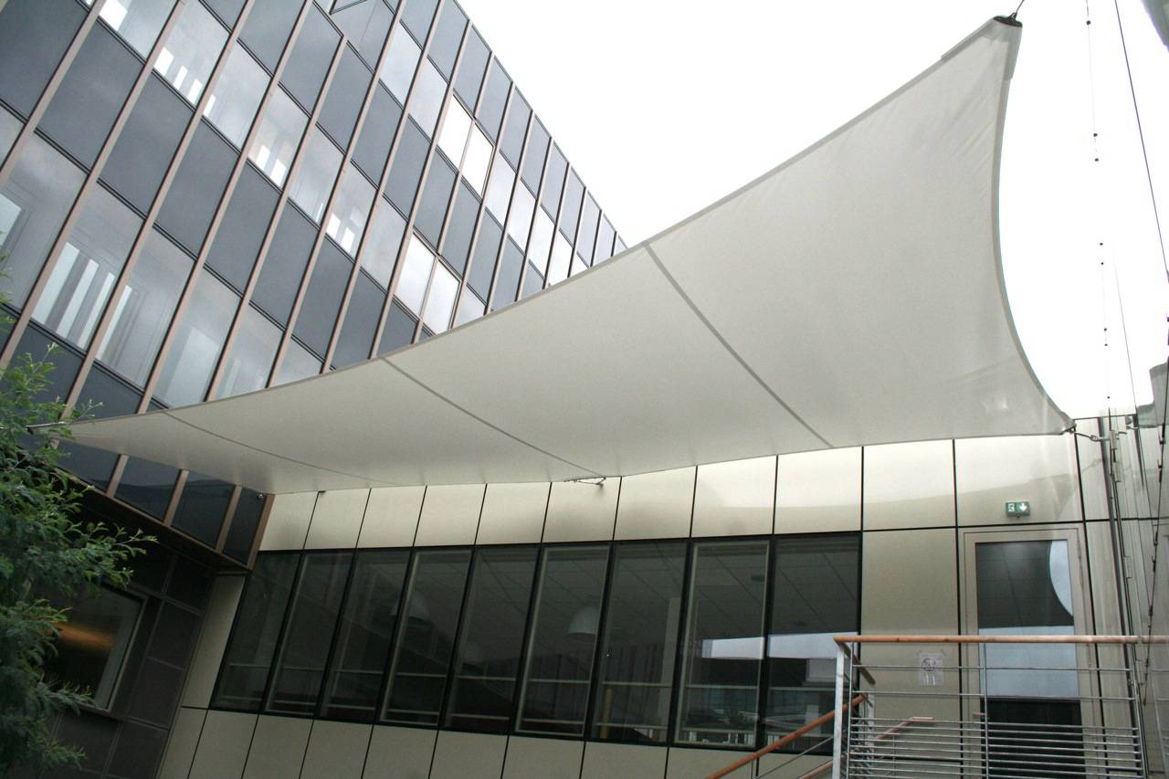 Voile d'ombrage batiment administratif école Cannes et les Alpes Maritime 