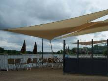Voile d'ombrage pour plages et restaurants dans le Var.
