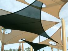 Voile d'ombrage pour espace de jeux ou école dans le Var 